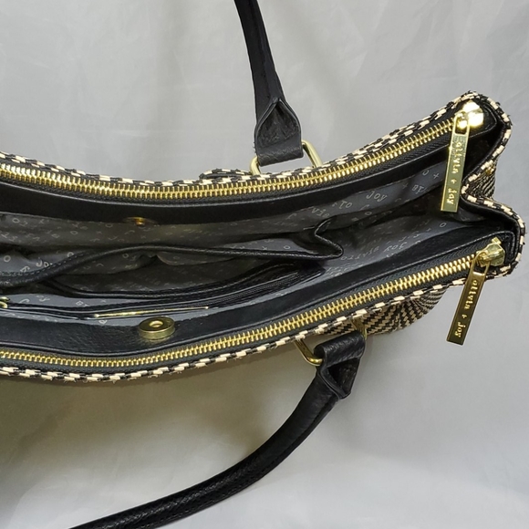 Olivia + Joy Shoulder Bag - Picture 9 of 16